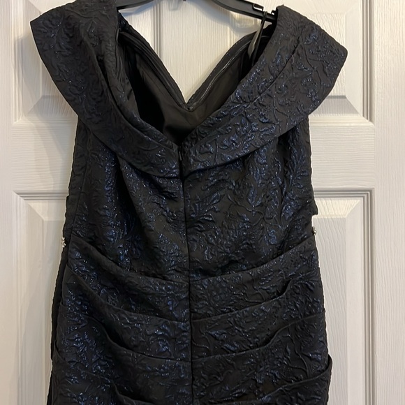 Gown - Picture 6 of 8